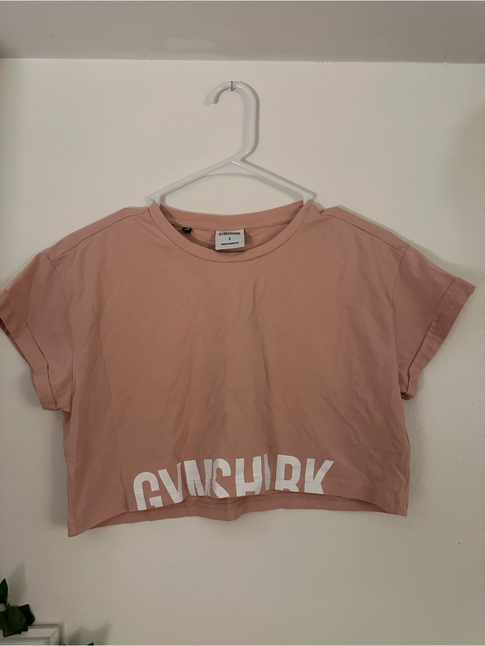 Gymshark Women’s Dusty Rose Cropped Logo Tee